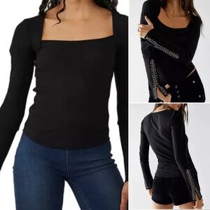 🆕️ Free People A Little Unruly Top in Black